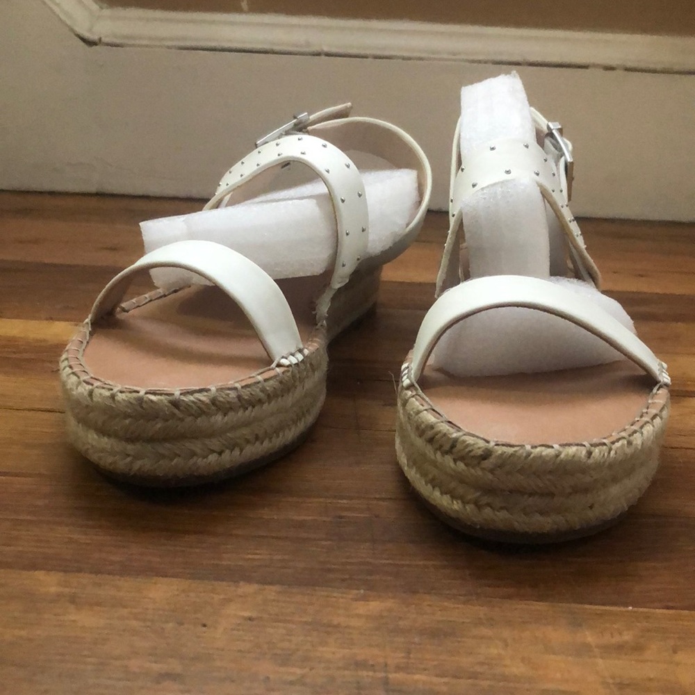 White/Tan Beach Sandals